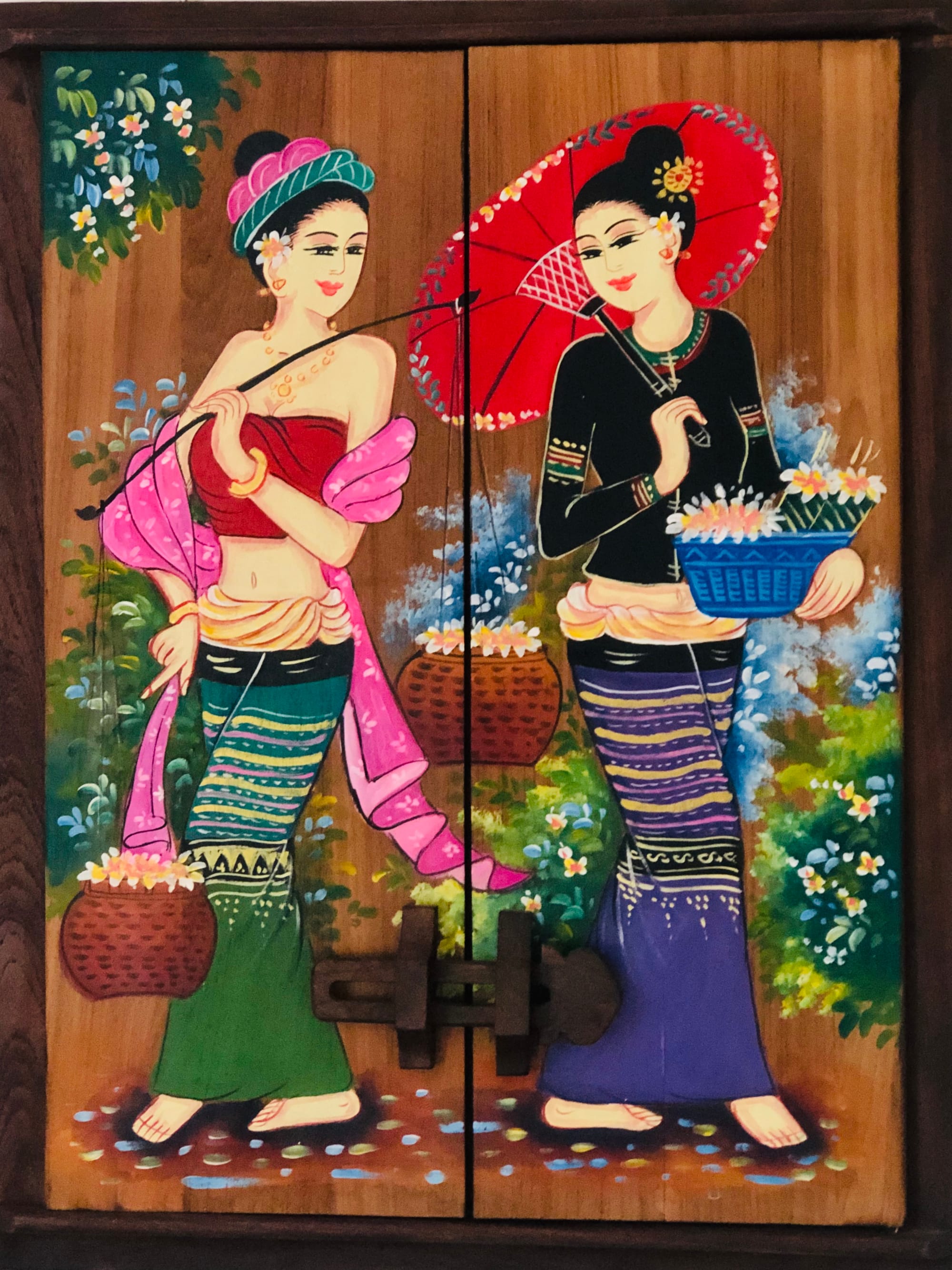 Traditionelles Thai-Wandgemälde im FaceBodyLift Studio