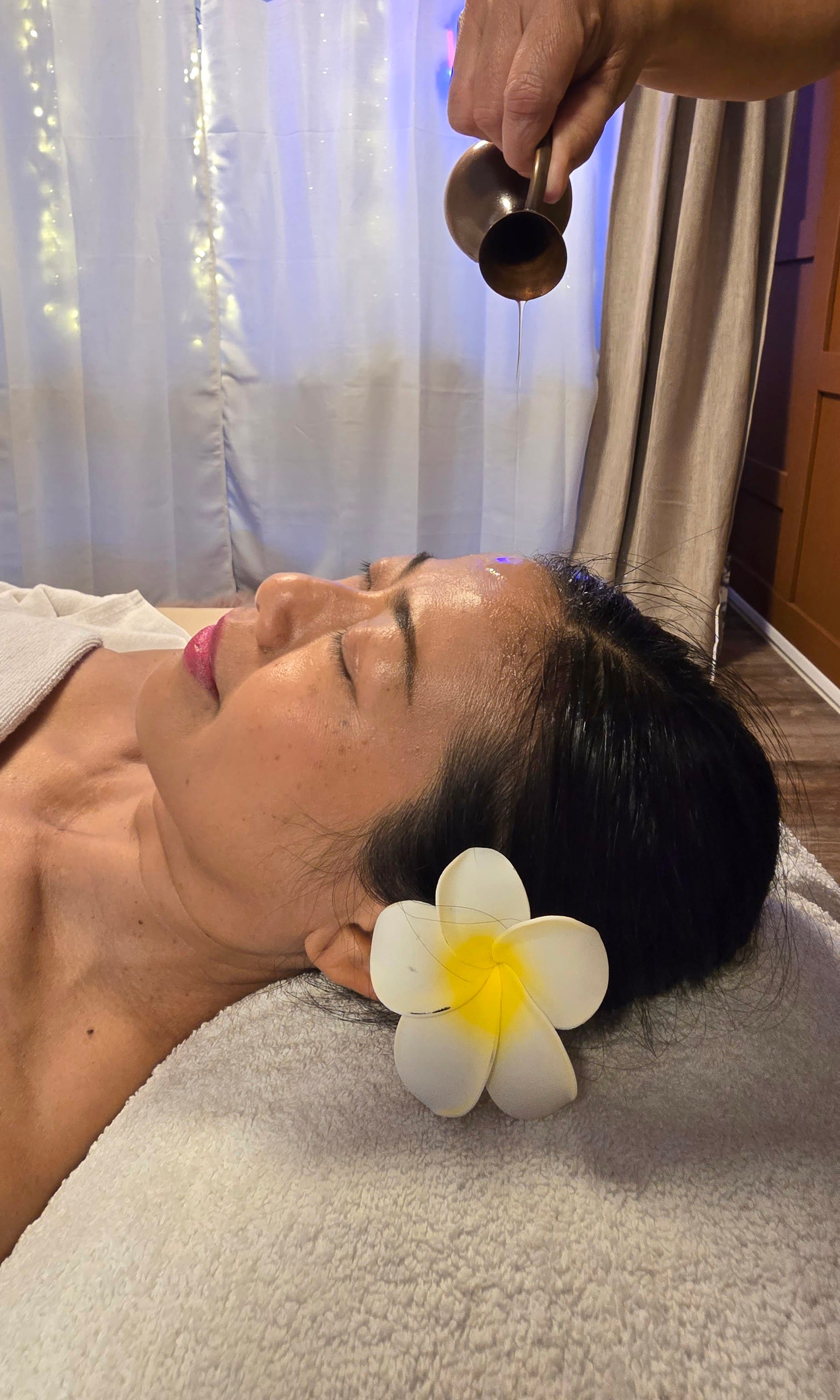 Kopfmassage Bern — Ayurveda Kopfmassage bei FaceBodyLift