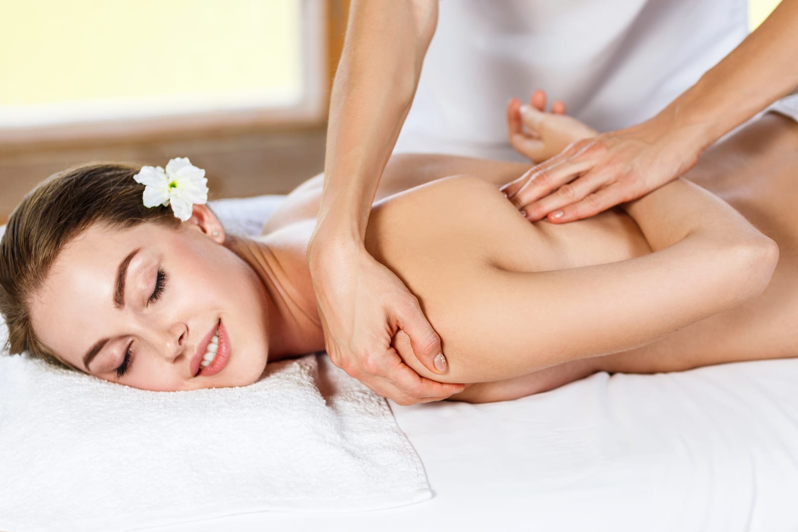 Bodylift Massage Bern — Schultermassage mit Bio-Öl