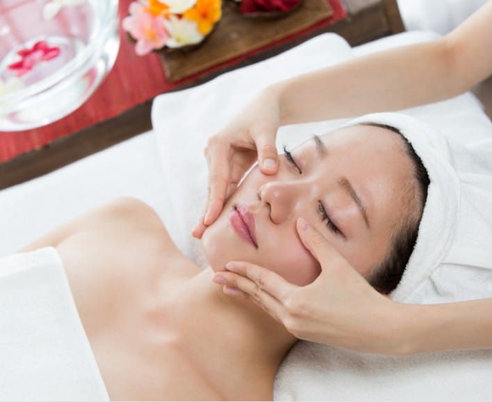Facelift-Techniken bei FaceBodyLift Bern