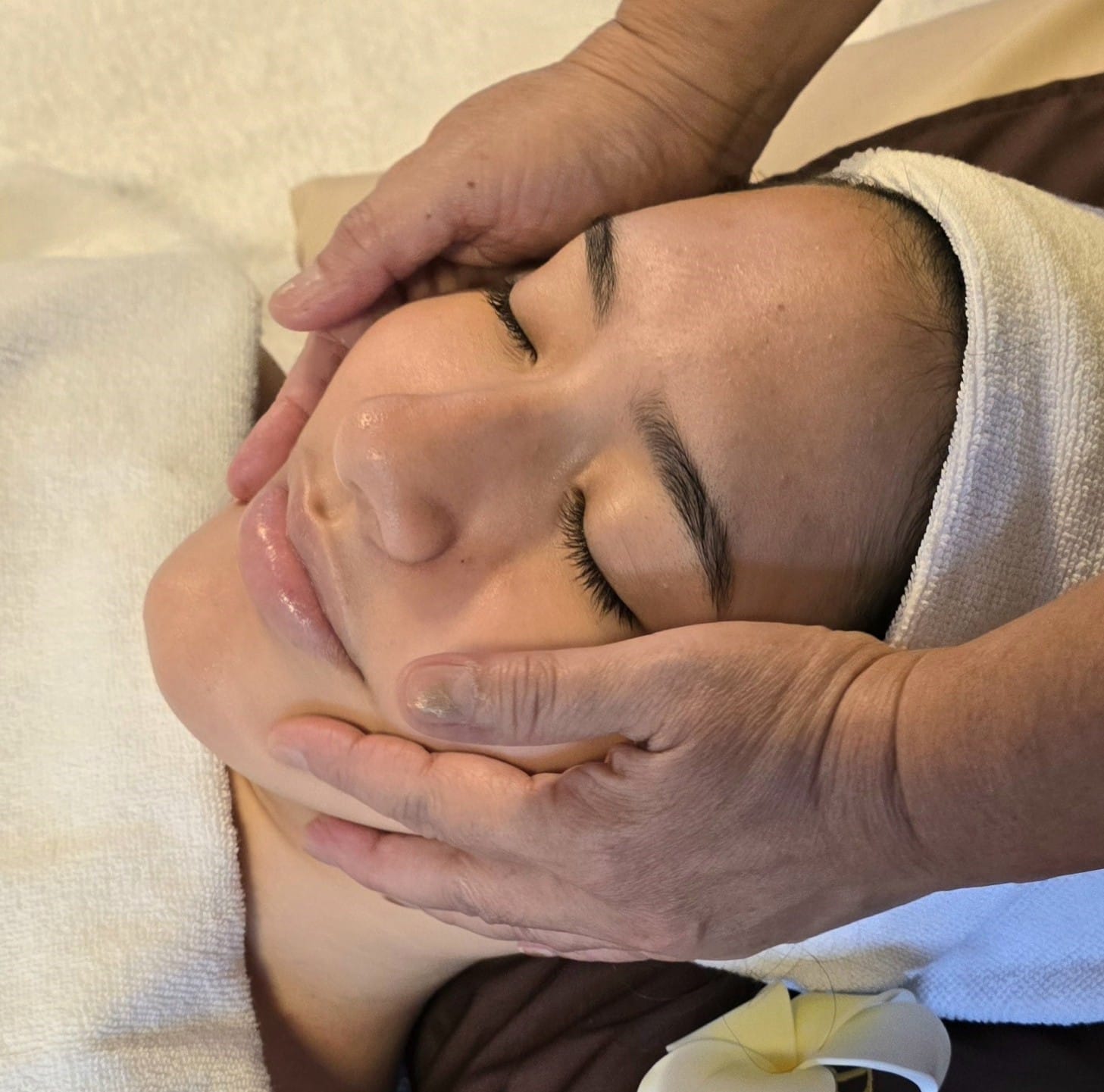 Facelift Bern — Gesichtsstraffung ohne OP bei FaceBodyLift